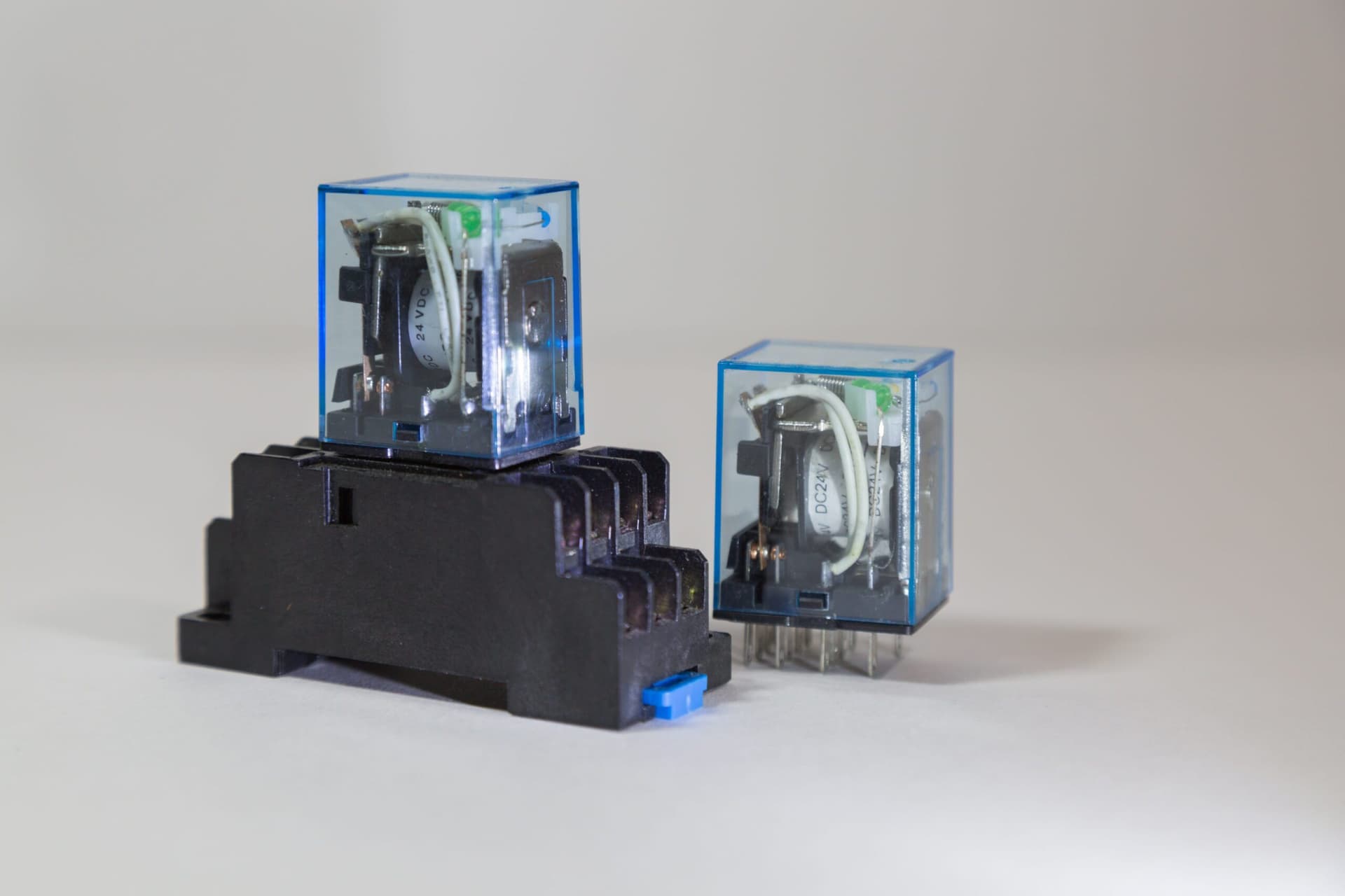 Exploring the World of Relays: Their Functionality, Applications, and Varieties